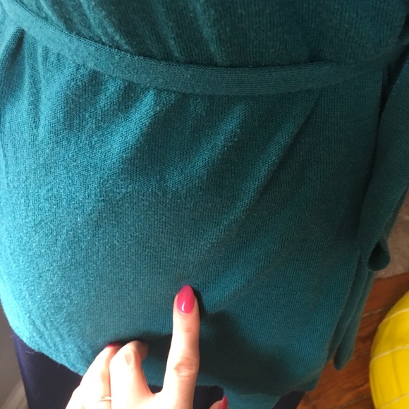 Emerald cardigan w/ fabric roses on shoulder - Picture 7 of 8